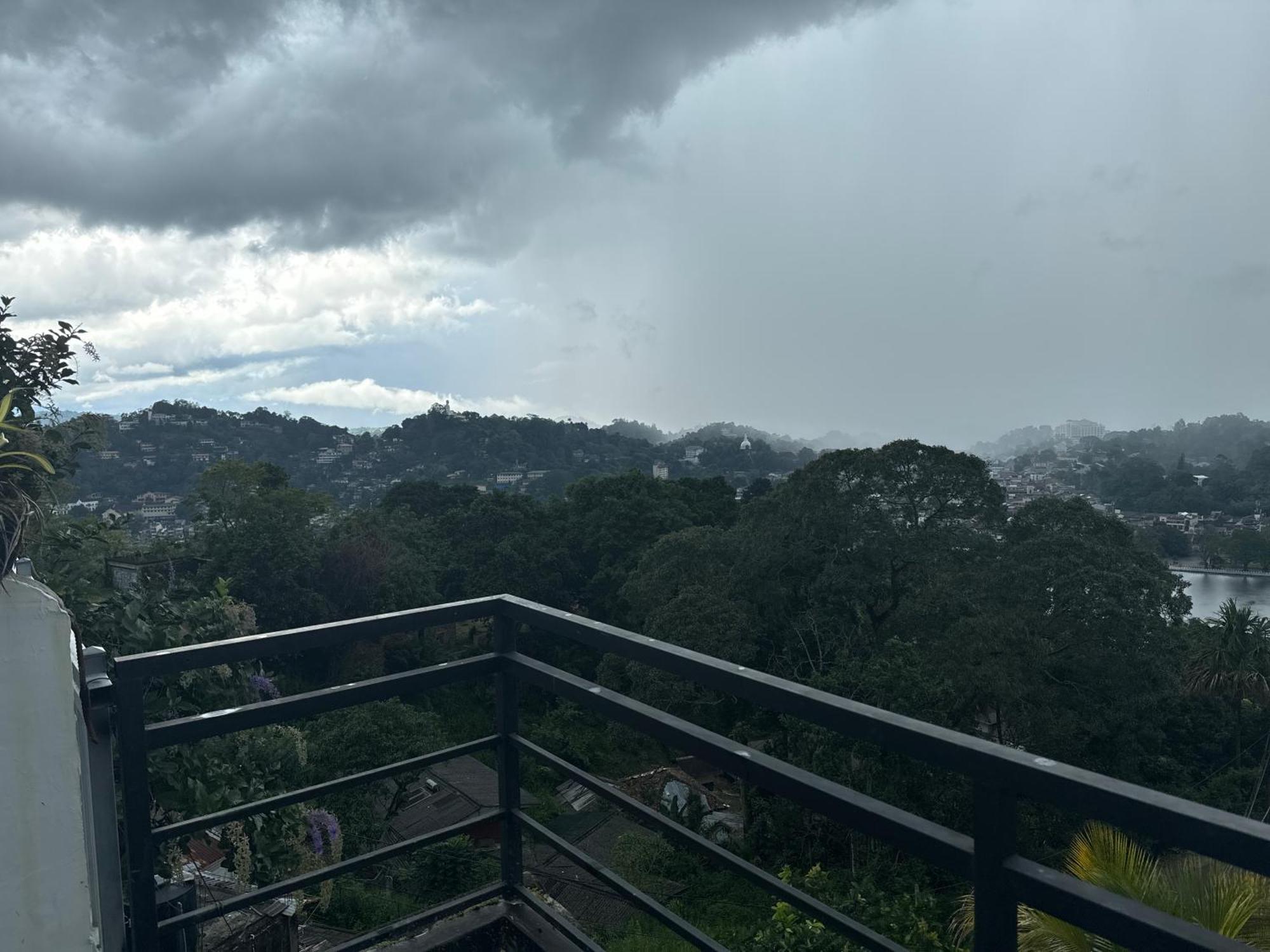 Sky Heaven Hotel Kandy Exterior foto